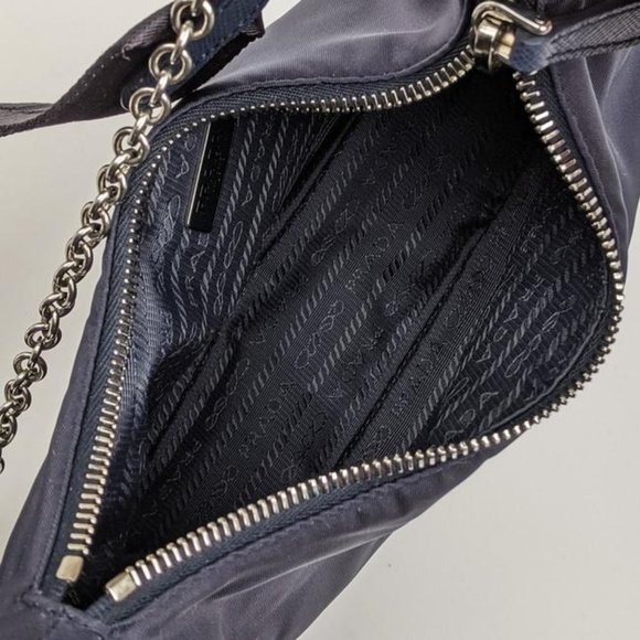 SOLD Prada Navy Nylon Re-Edition 2005 Bag - Picture 4 of 7